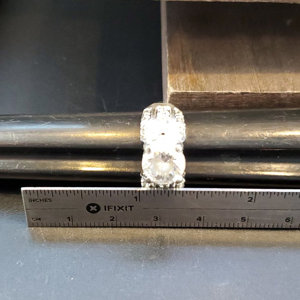 Size 7 Sterling Silver Heavily Worn Cubic Zirconia Cocktail Ring - Picture 7 of 8